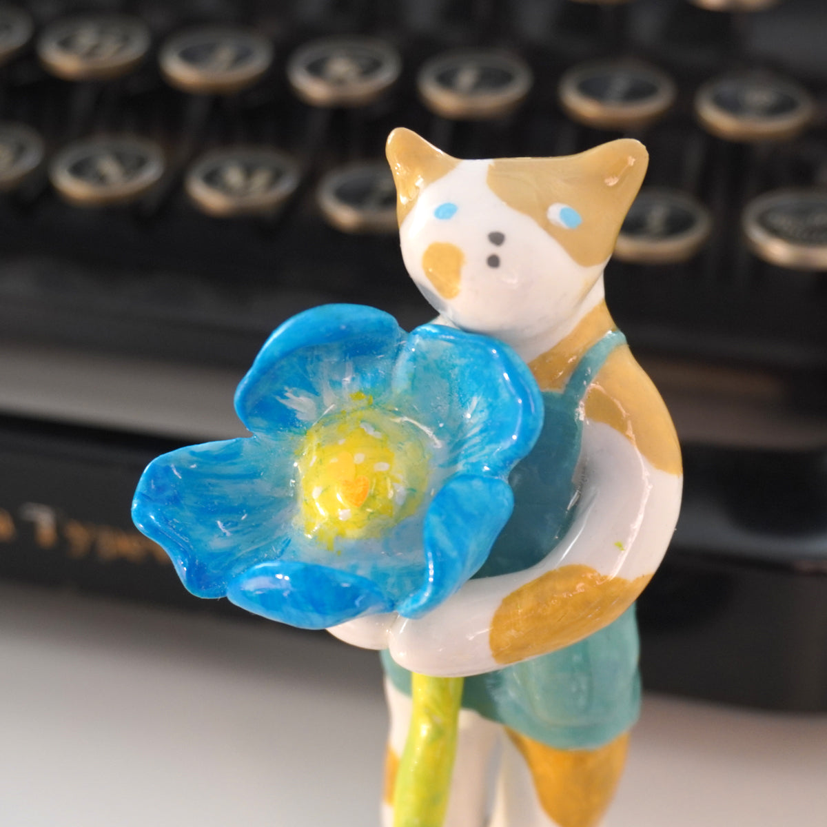 ⋆˚✿˖° FIGURINE - Kitty (Gardener)