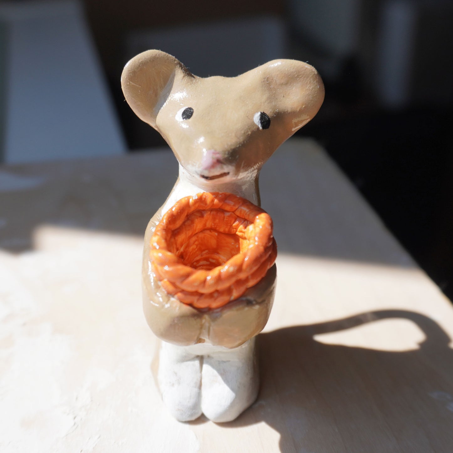 ⋆˚✿˖° FIGURINE - Souris (Mouse Holding a Basket)